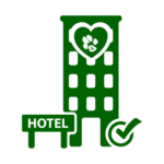Icono de hotel canino verde con un edificio estilizado, un corazón con una huella de perro y un símbolo de verificación